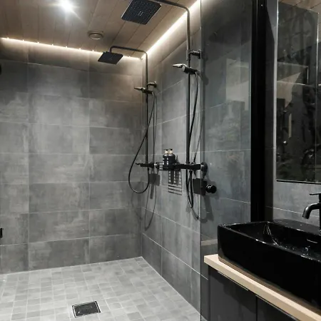 Spacious For 9 With Sauna
